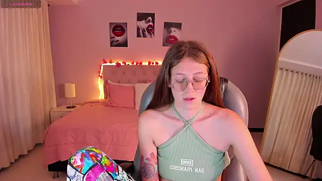 Emily Warren  online show from June 5, 8:58 pm