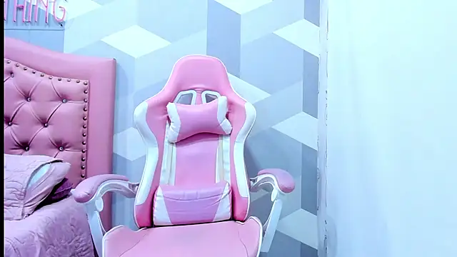 Gianna Watson online show from March 4, 1:17 pm