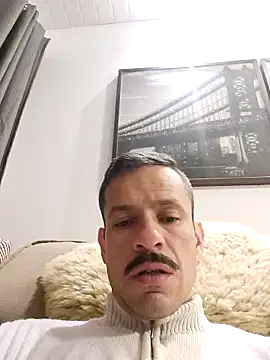 juniortche1313 online show from October 22, 2:12 am