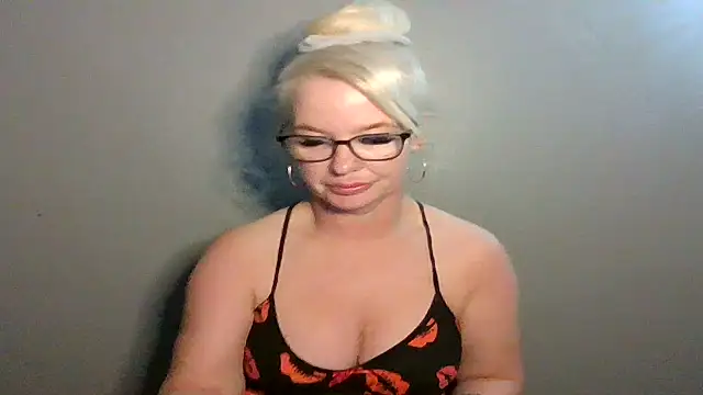 Snapshot of Blonde-Grace chatting on February 8, 2:59 am Blonde-Grace online show from February 8, 2:59 am