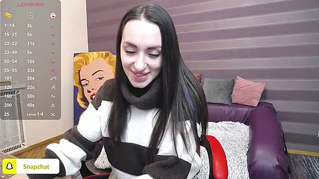 Snapshot of JenniferStone chatting on February 7, 8:11 am JenniferStone online show from February 7, 8:11 am