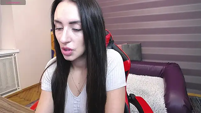 Snapshot of JenniferStone chatting on October 11, 6:45 am JenniferStone online show from October 11, 6:45 am