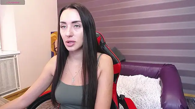 Snapshot of JenniferStone chatting on October 14, 6:47 am JenniferStone online show from October 14, 6:47 am