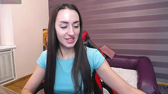 Snapshot of JenniferStone chatting on October 28, 7:56 am JenniferStone online show from October 28, 7:56 am