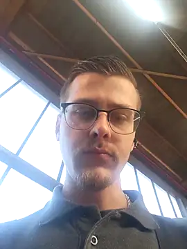 luckyluuk25 online show from March 4, 12:22 pm