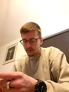 luckyluuk25 online show from March 6, 10:39 pm