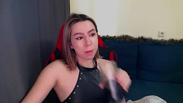 Snapshot of meganluss chatting on December 5, 5:49 am meganluss online show from December 5, 5:49 am