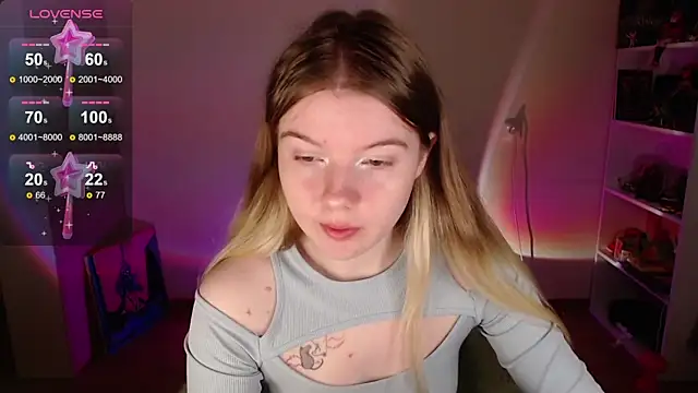 Snapshot of Strawberry_juli chatting on September 29, 6:40 am Strawberry juli online show from September 29, 6:40 am