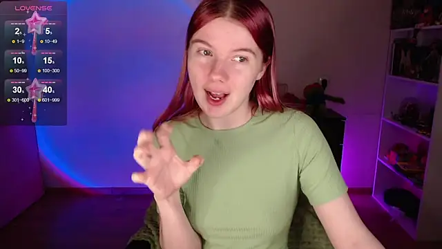 Snapshot of Strawberry_juli chatting on November 16, 5:02 am Strawberry juli online show from November 16, 5:02 am