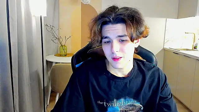 TravisRevas online show from March 19, 2:26 am