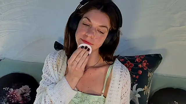 Snapshot of Rosemarie_Blu chatting on March 1, 8:27 am Rosemarie Blu online show from March 1, 8:27 am