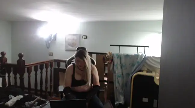 Snapshot of emmex671 chatting on January 22, 7:03 am emmex671 online show from January 22, 7:03 am