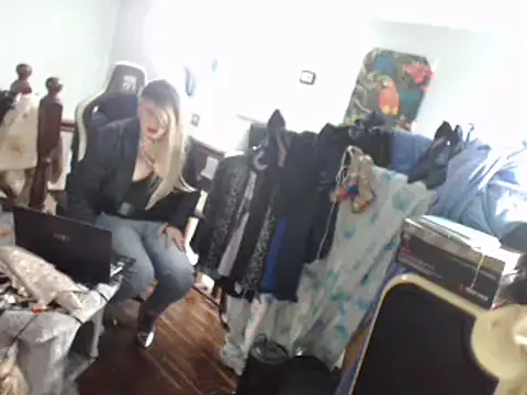 Snapshot of emmex671 chatting on March 3, 6:26 am emmex671 online show from March 3, 6:26 am