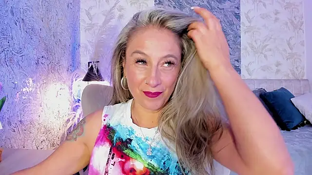 Liannaa  online show from June 9, 7:47 pm