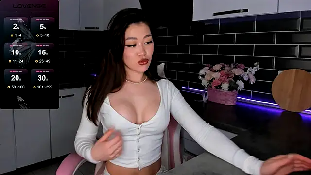 ShaiyaMinn3 online show from November 17, 7:30 pm