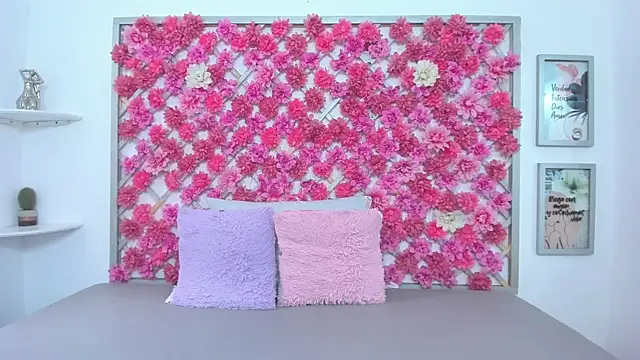 Snapshot of emmyrouse_ chatting on July 10, 7:49 pm emmyrouse online show from July 10, 7:49 pm