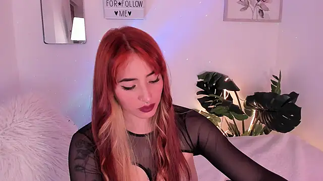 Snapshot of purplemoonn_ chatting on March 12, 4:02 pm purplemoonn online show from March 12, 4:02 pm