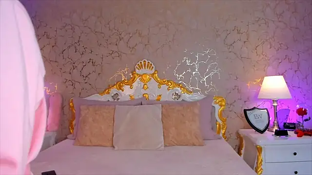 Snapshot of ScarlettWallace chatting on November 1, 4:53 pm ScarlettWallace online show from November 1, 4:53 pm