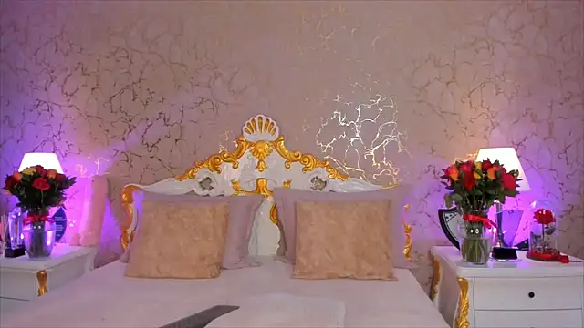 Snapshot of ScarlettWallace chatting on November 8, 8:18 pm ScarlettWallace online show from November 8, 8:18 pm