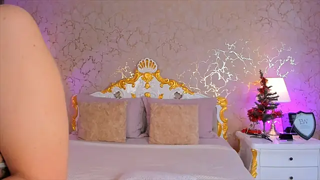 Snapshot of ScarlettWallace chatting on December 21, 9:55 pm ScarlettWallace online show from December 21, 9:55 pm