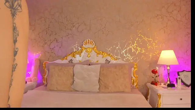 Snapshot of ScarlettWallace chatting on February 3, 10:04 pm ScarlettWallace online show from February 3, 10:04 pm