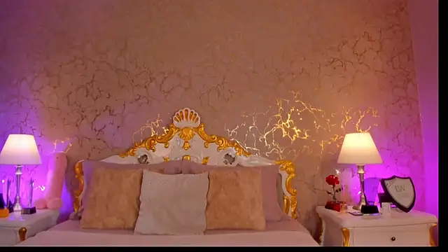 Snapshot of ScarlettWallace chatting on February 4, 7:53 pm ScarlettWallace online show from February 4, 7:53 pm