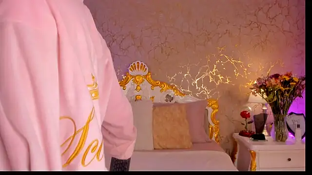 Snapshot of ScarlettWallace chatting on March 12, 10:05 pm ScarlettWallace online show from March 12, 10:05 pm