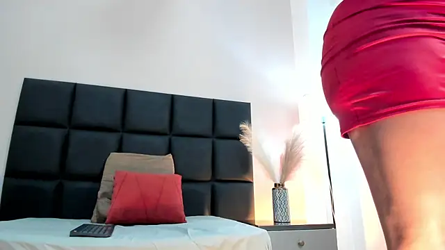 SeleneLujan online show from December 18, 12:00 pm