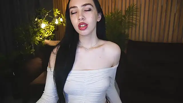 Snapshot of WildKittenX_ chatting on October 28, 6:50 am WildKittenX online show from October 28, 6:50 am