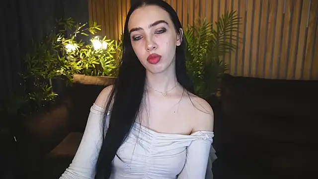 Snapshot of WildKittenX_ chatting on October 31, 6:47 am WildKittenX online show from October 31, 6:47 am