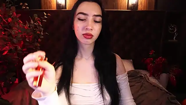 Snapshot of WildKittenX_ chatting on November 6, 6:47 am WildKittenX online show from November 6, 6:47 am