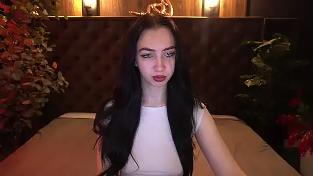 Snapshot of WildKittenX_ chatting on May 4, 5:47 am WildKittenX online show from May 4, 5:47 am