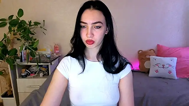 Snapshot of WildKittenX_ chatting on June 5, 4:08 am WildKittenX online show from June 5, 4:08 am
