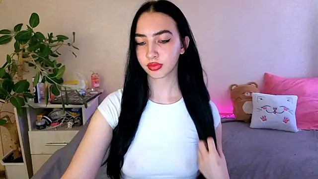 Snapshot of WildKittenX_ chatting on June 5, 6:52 am WildKittenX online show from June 5, 6:52 am