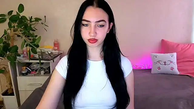Snapshot of WildKittenX_ chatting on June 6, 4:06 am WildKittenX online show from June 6, 4:06 am