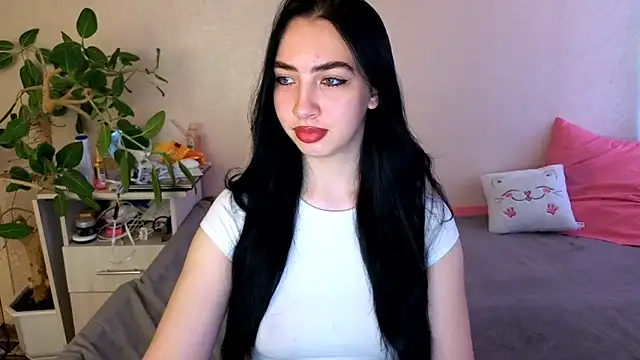 Snapshot of WildKittenX_ chatting on June 10, 4:01 am WildKittenX online show from June 10, 4:01 am