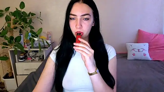 Snapshot of WildKittenX_ chatting on June 11, 3:59 am WildKittenX online show from June 11, 3:59 am