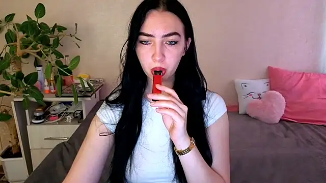 Snapshot of WildKittenX_ chatting on June 12, 4:00 am WildKittenX online show from June 12, 4:00 am