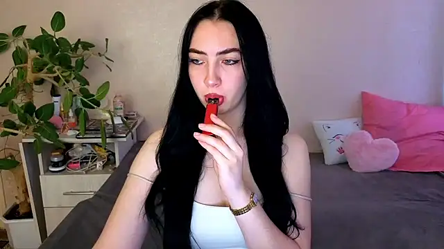 Snapshot of WildKittenX_ chatting on June 14, 4:03 am WildKittenX online show from June 14, 4:03 am