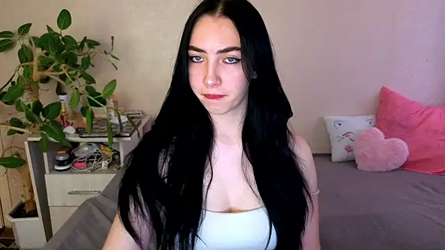 Snapshot of WildKittenX_ chatting on June 15, 4:04 am WildKittenX online show from June 15, 4:04 am