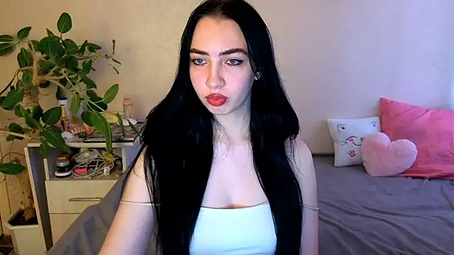 Snapshot of WildKittenX_ chatting on June 17, 4:04 am WildKittenX online show from June 17, 4:04 am
