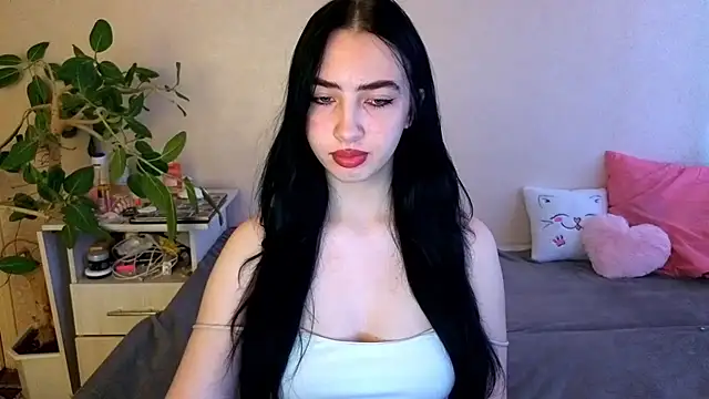 Snapshot of WildKittenX_ chatting on June 18, 4:02 am WildKittenX online show from June 18, 4:02 am