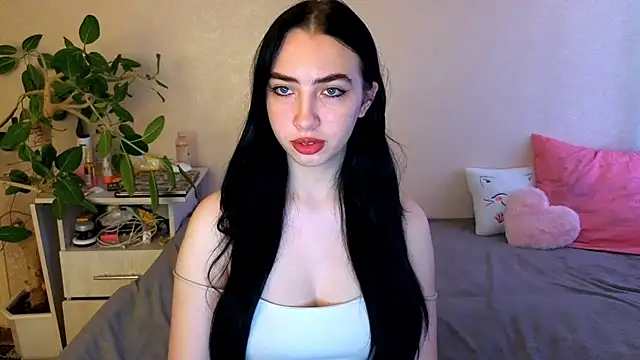 Snapshot of WildKittenX_ chatting on June 19, 4:06 am WildKittenX online show from June 19, 4:06 am