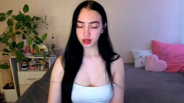 Snapshot of WildKittenX_ chatting on June 20, 4:04 am WildKittenX online show from June 20, 4:04 am