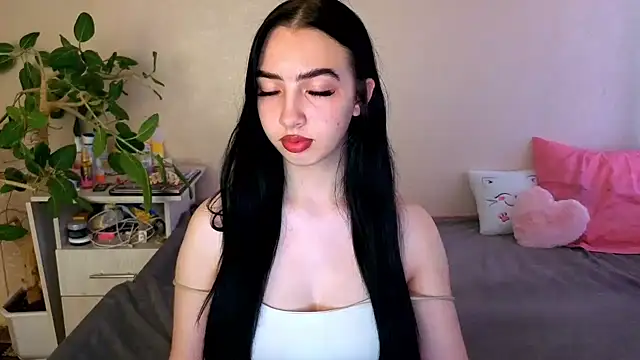 Snapshot of WildKittenX_ chatting on June 23, 3:59 am WildKittenX online show from June 23, 3:59 am