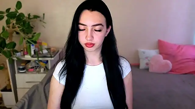 Snapshot of WildKittenX_ chatting on June 25, 4:01 am WildKittenX online show from June 25, 4:01 am