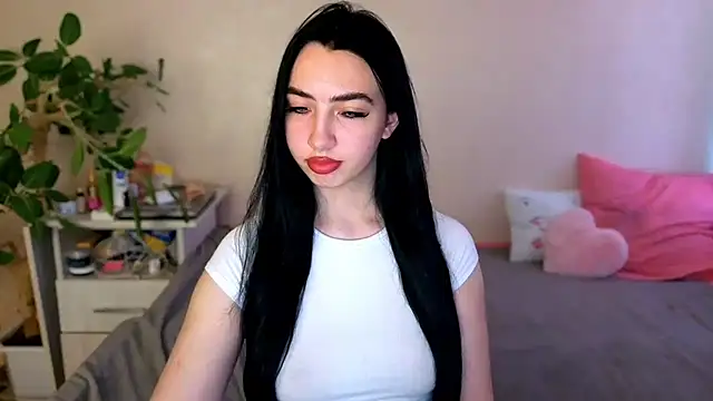 Snapshot of WildKittenX_ chatting on June 25, 5:12 am WildKittenX online show from June 25, 5:12 am