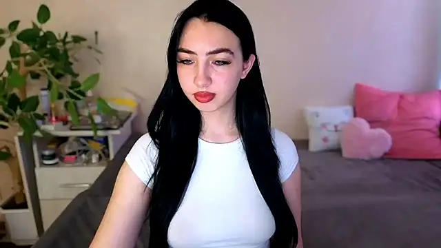 Snapshot of WildKittenX_ chatting on June 28, 4:07 am WildKittenX online show from June 28, 4:07 am