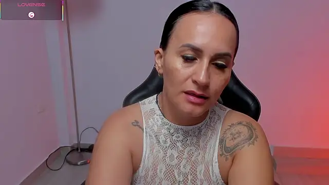Snapshot of Sara_Charmy chatting on July 24, 10:57 am Sara Charmy online show from July 24, 10:57 am