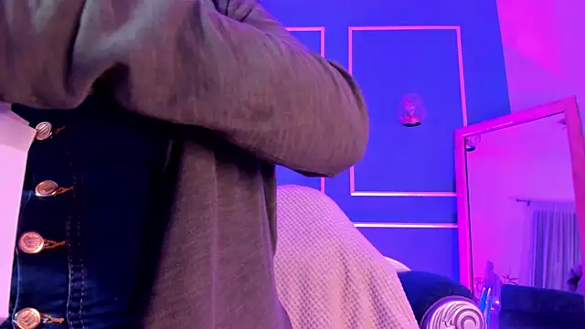 TaraTaylorr online show from December 23, 2:42 am